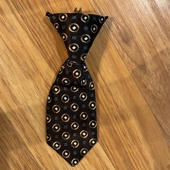 Lots of 14 clip on baby ties. These are not toddler size. - Picture 14 of 16